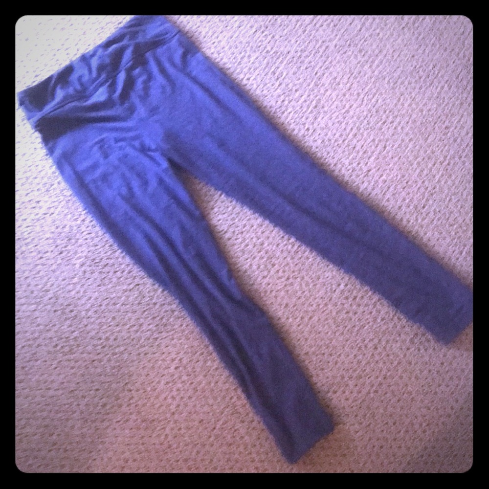 Navy blue Tucker Tate leggings.
